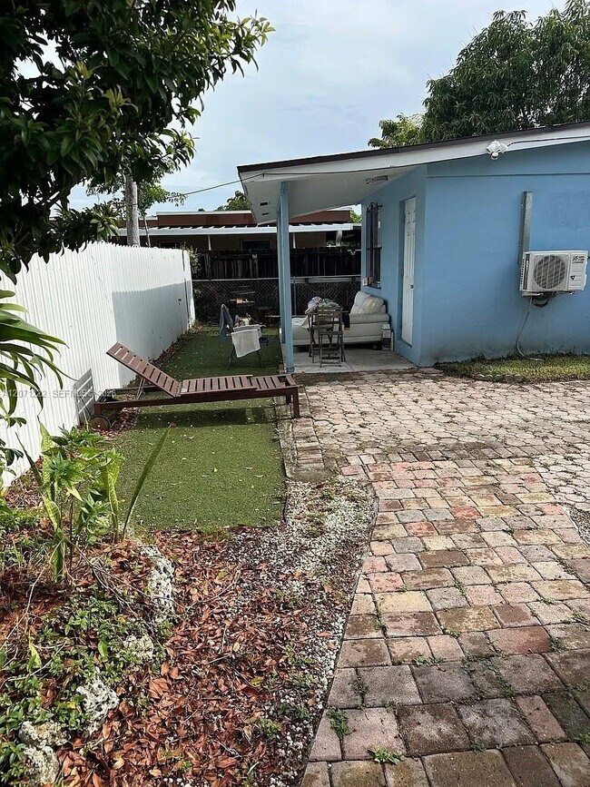Photo - 2645 SW 33rd Ave Unit 2