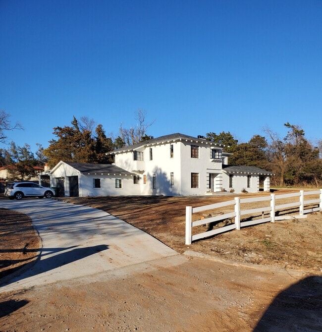 Building Photo - 3501 Evans Dr