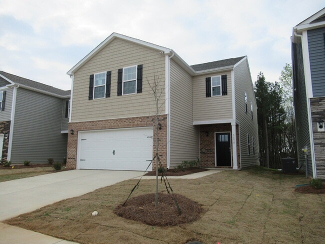 Building Photo - For Rent in Lincolnton — Spacious and modern 4-bedroom, 2.5 bath two story home designed for open...