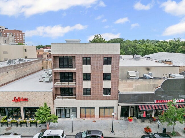 Building Photo - 1036 Lake St Unit 3N Rental