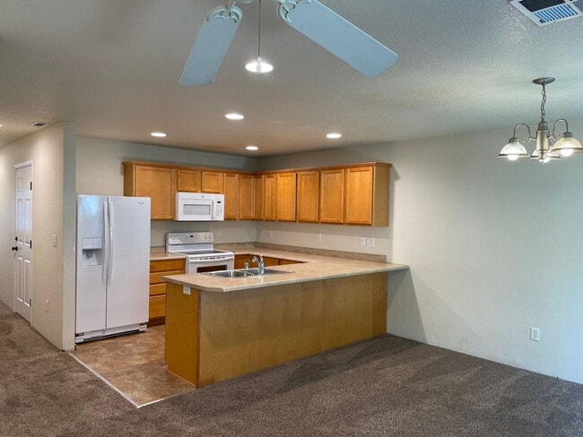 Building Photo - ***Holiday Move-In Special $500 Off First Months Rent*** Very Nice 3 Bedroom 2.5 Bathroom Townhom...