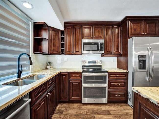 Photo - 4960 SW 89th Ave