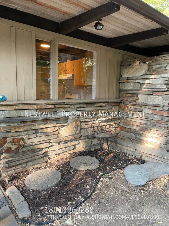 Holladay Duplex - Fresh Paint 2 bed/1 bath