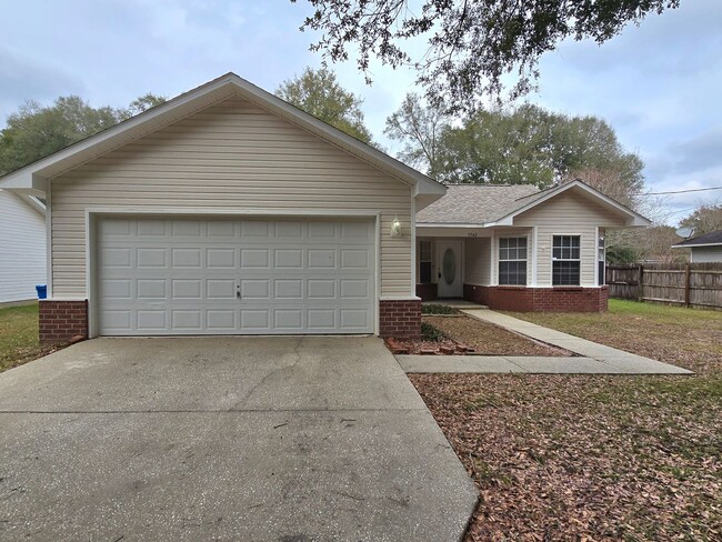 Milton 3 bed/ 2 bath/ 2 car garage fenced ... - Milton 3 bed/ 2 bath/ 2 car garage fenced ... House