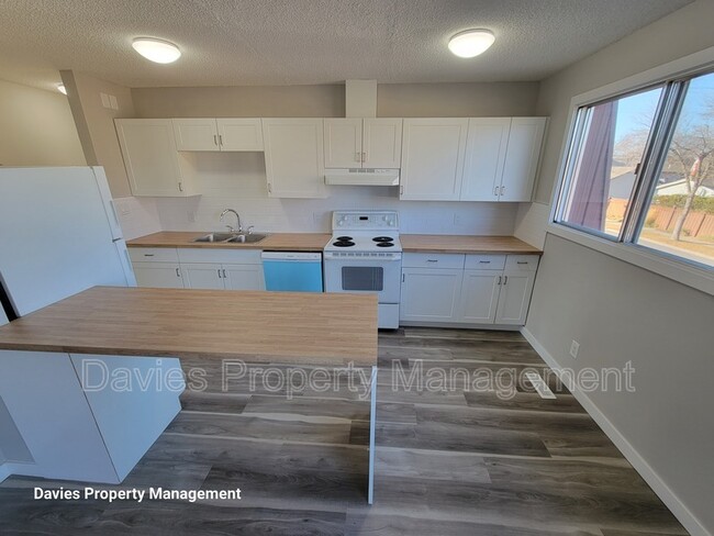 Photo - 9550-9153 153 St NW Unit #R1