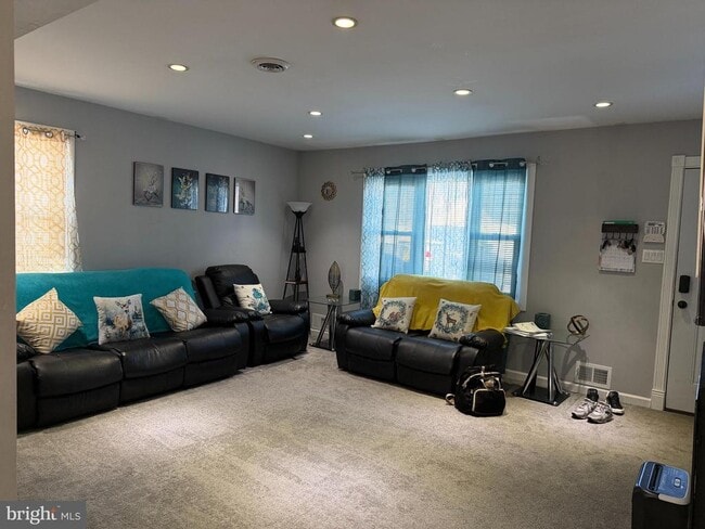 Building Photo - 127 Dory Ct