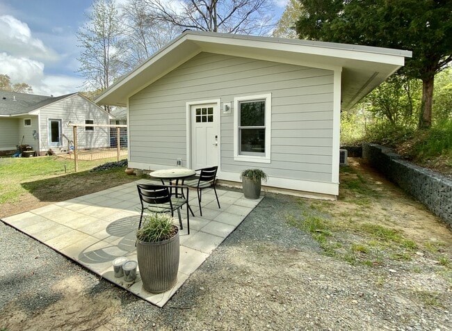 Photo - 313 Dacian Ave