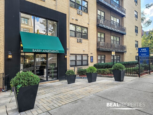 Photo - 445 W Barry