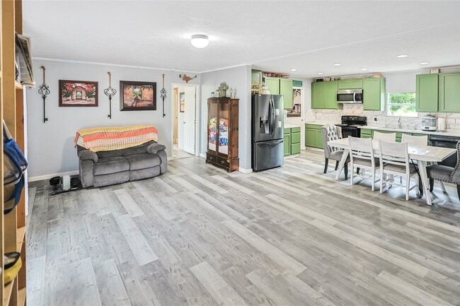 Photo - 11105-32nd 1/2 32nd 1/2 St