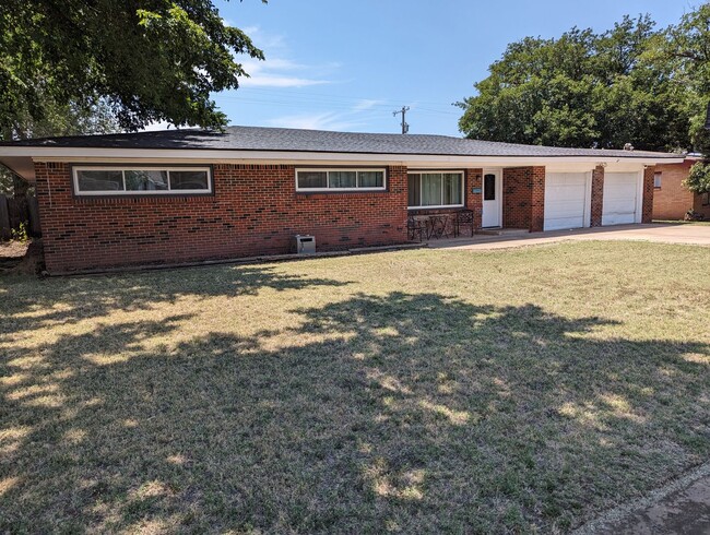 ****Large Remodeled Home*** - ****Large Remodeled Home***