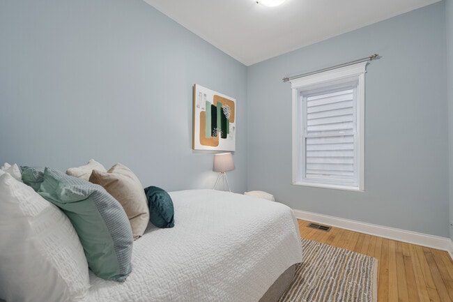 Photo - 3805 N Ravenswood Ave Unit 1