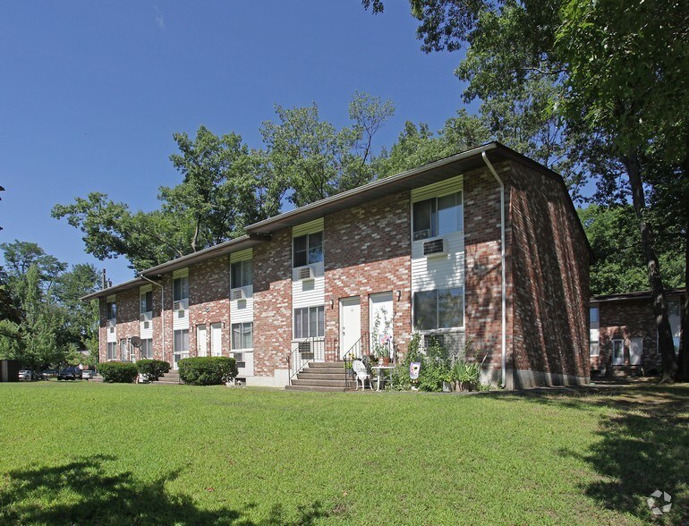 Redstone Gardens Apartments For In Bristol Ct Com Redstone Gardens