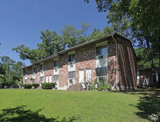 Building Photo - Redstone Gardens Rental