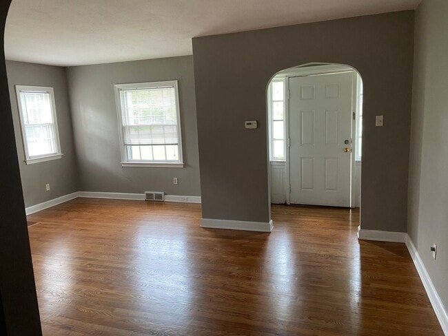 Photo - 918 W Stewart Rd Unit 918 W Stewart