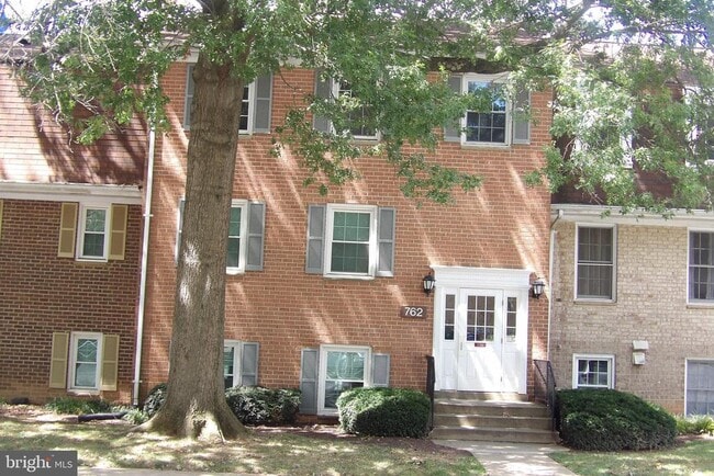 Building Photo - 762 Quince Orchard Blvd Unit 762-102 Rental