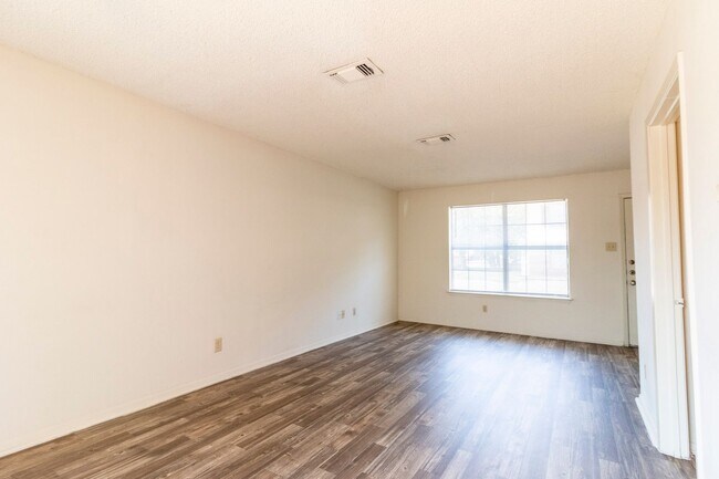 922 Fannin St Unit 104