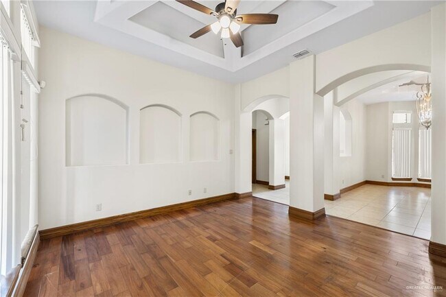 Photo - 19 New Orleans Cir