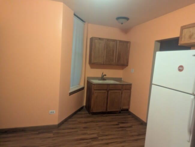 Different angle of kitchen - 1722 S Ashland Ave Unit 2R