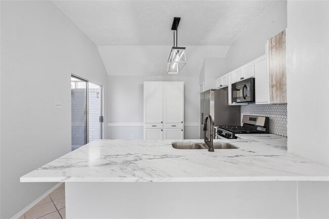 Photo - 1114 Lochmoor Ln