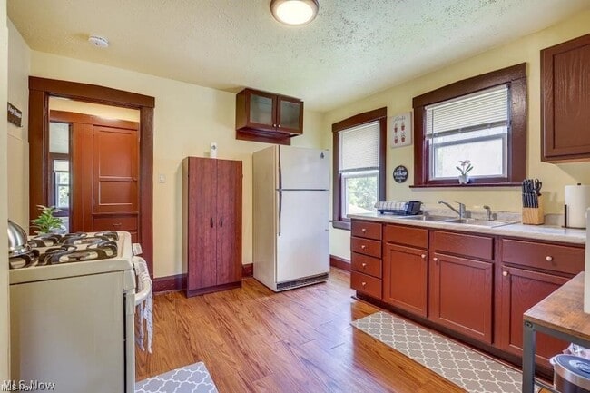 Photo - 440 Ferndale Ave