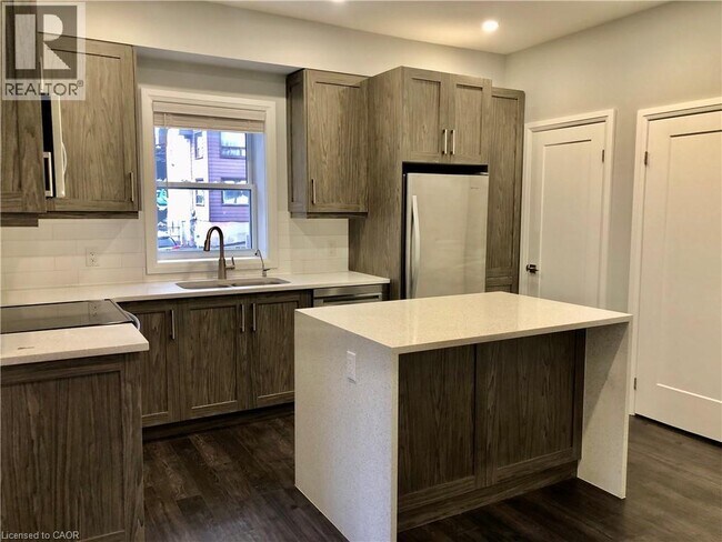 Photo - 8 Wellington St S Unit 2