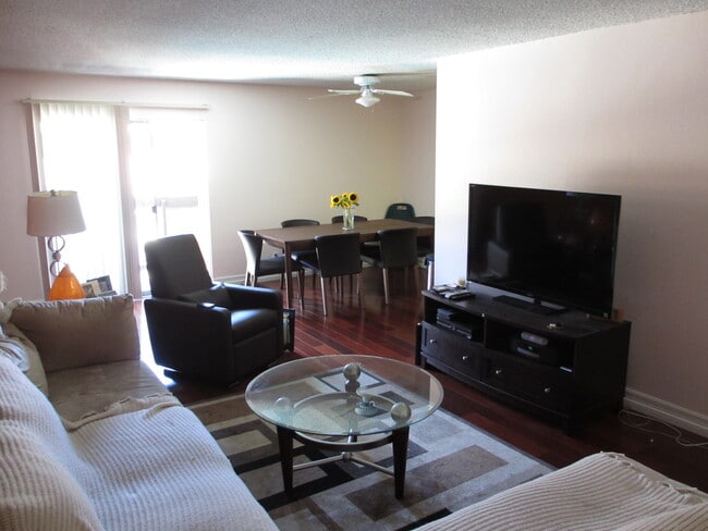 Building Photo - 355 S Madison Ave Unit 215 Rental
