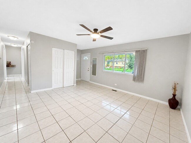 Photo - 6847 Hawthorne Ln
