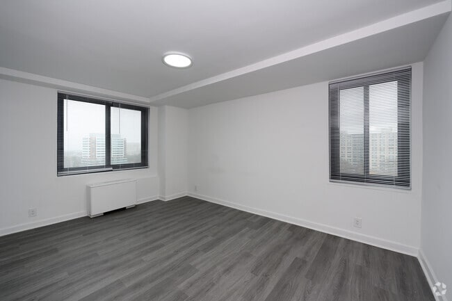 2BR, 1BA - 884 SF - Primary Bedroom