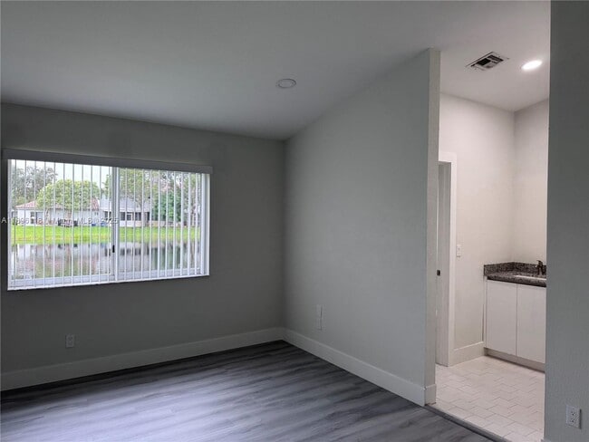 Photo - 553 NW 208th Terrace