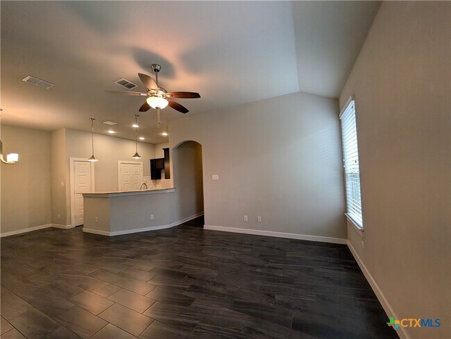 Building Photo - 546 Creekside Frst