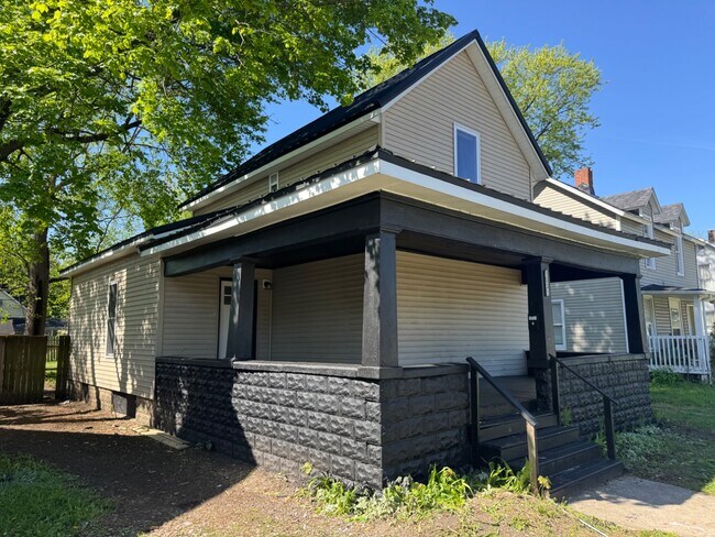 Photo - 1031 Middlebury St