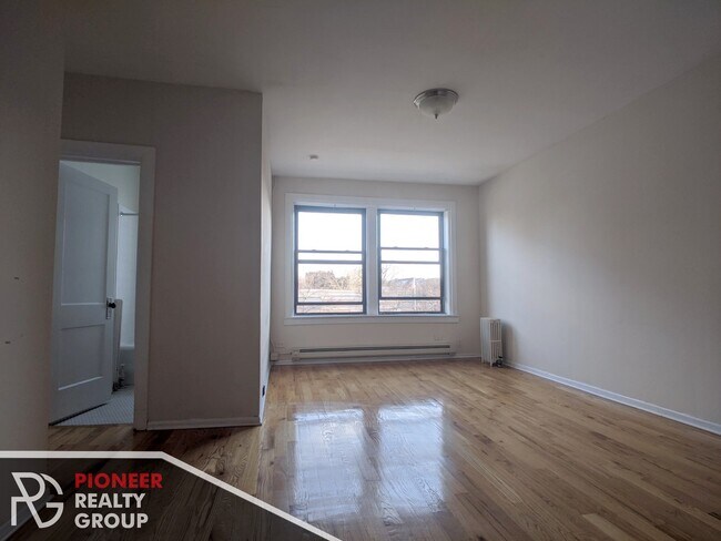 Photo - 1050 W George St Unit 202