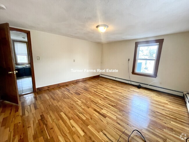 Building Photo - 585 Somerville Ave Rental