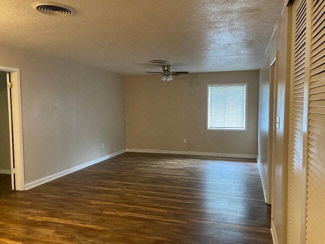 Photo - 405 Sycamore St