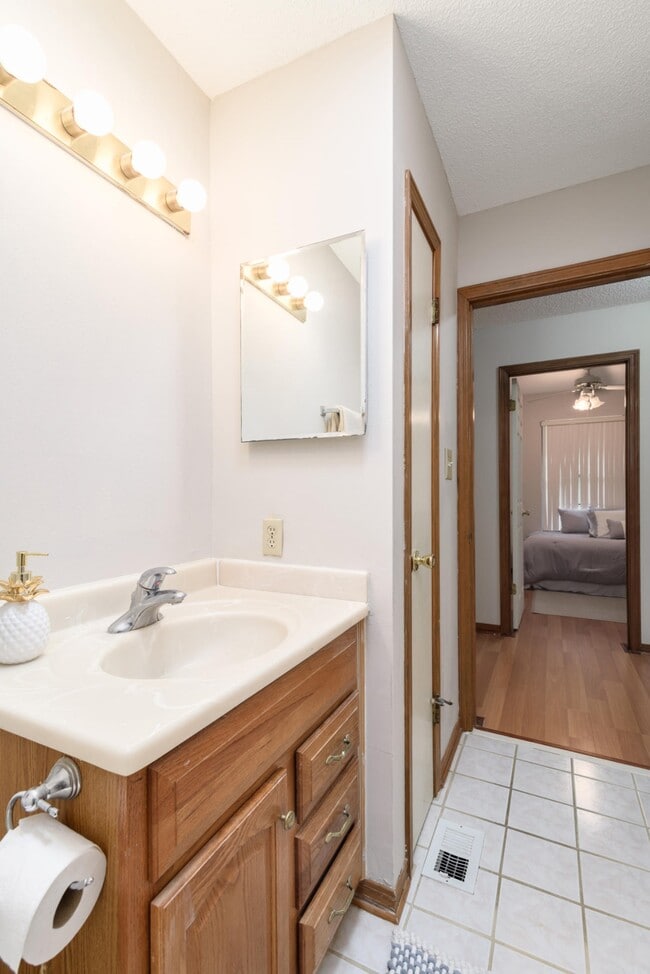 Photo - 1614 Mariah Way E