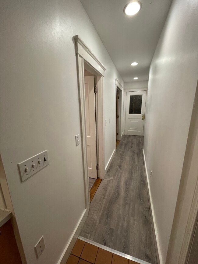 Building Photo - 46 Lowell St Unit 2 Rental