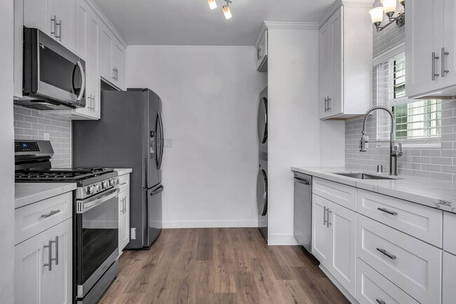 Building Photo - 317 2nd St. Unit B