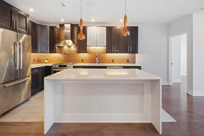 Building Photo - 227 4th St Unit 302