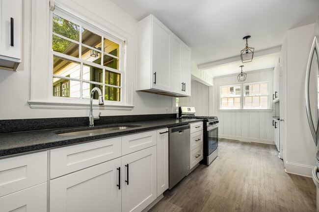 Photo - 2035 Chesterfield Ave