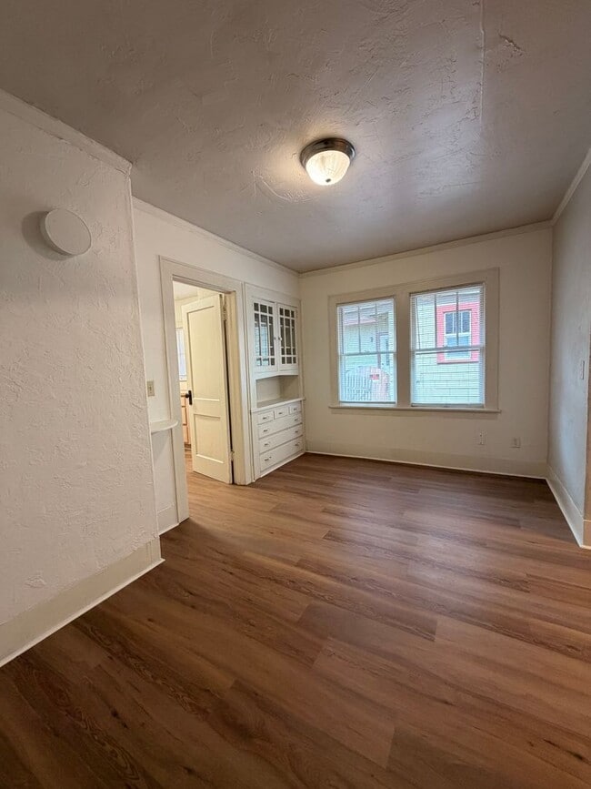 Photo - Corner lot 2-bedroom Bungalow