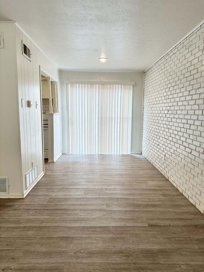 Photo - 1303 65th St