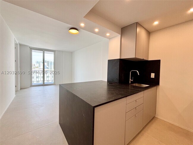 Building Photo - 2829 Indian Creek Dr Unit 604