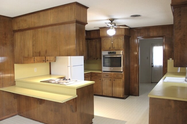 Photo - 1006 Robinhood Rd