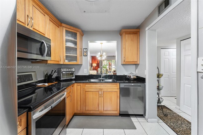 Photo - 8550 N Sherman Cir Unit 108
