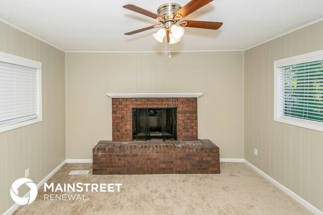 Photo - 1309 Lake Ln NE