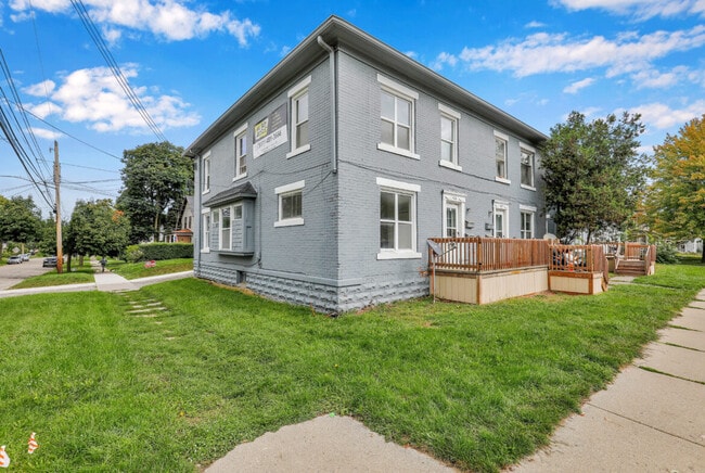 Photo - 426 W Saginaw St