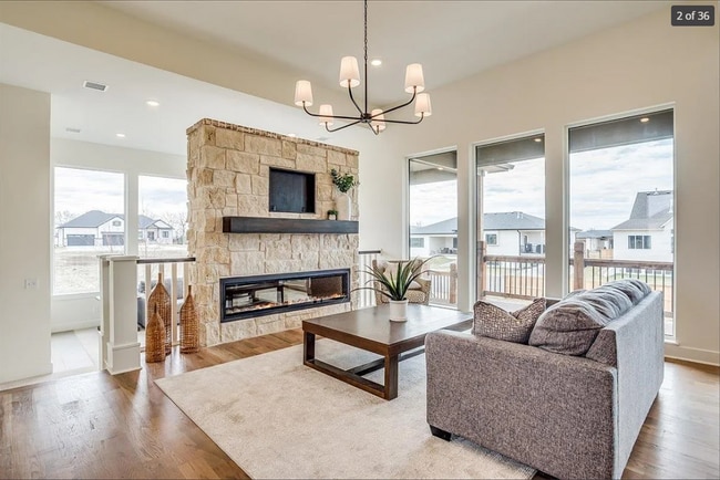 Photo - 113 N Ciderbluff St