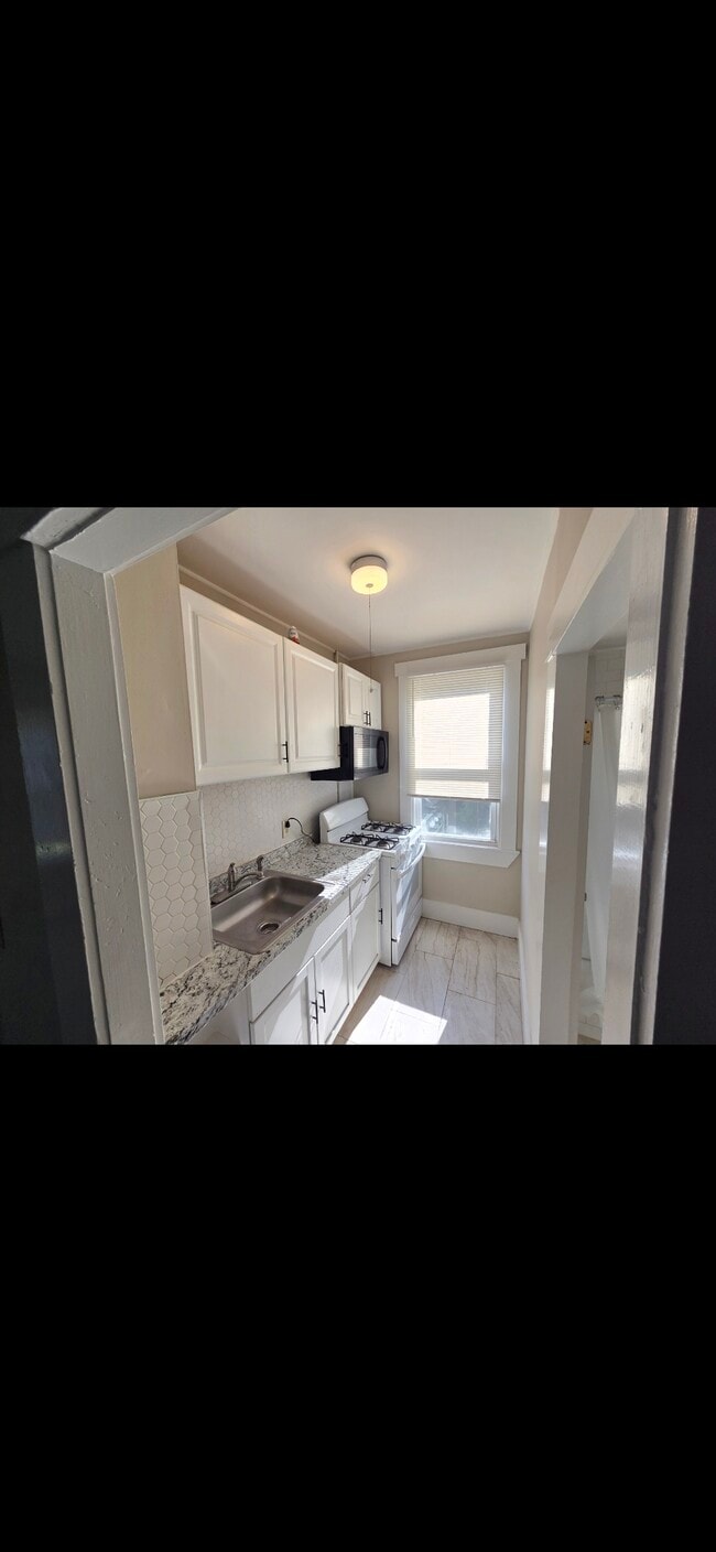 Photo - 1441 Pleasant St