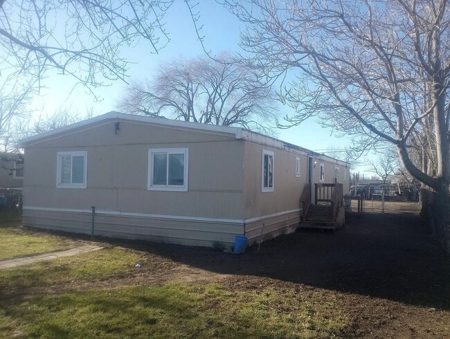 Building Photo - Spacious 4-Bedroom Home in Mabton, WA – Pe...