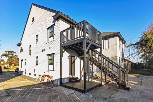 Photo - 2824 Blodgett St